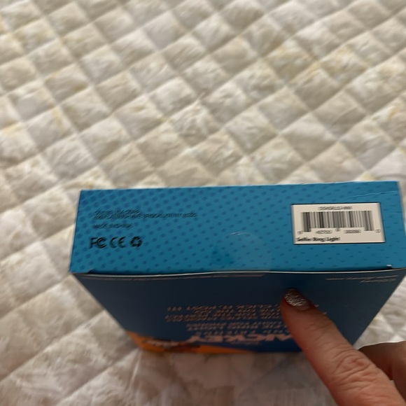 New! Mickey and Friends selfie Ring light! - Picture 4 of 9